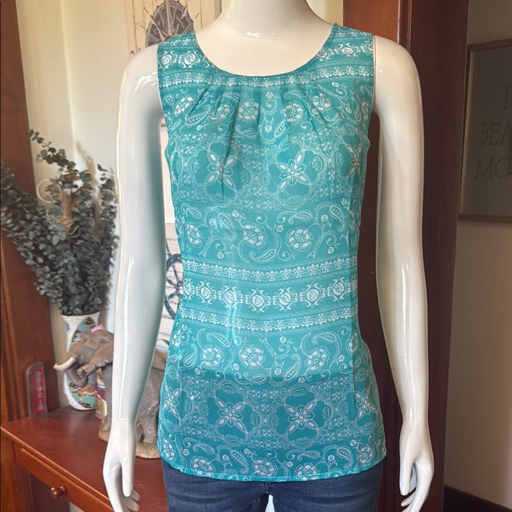 NWT northern reflections size small sheer Teal Paisley Sleeveless Top